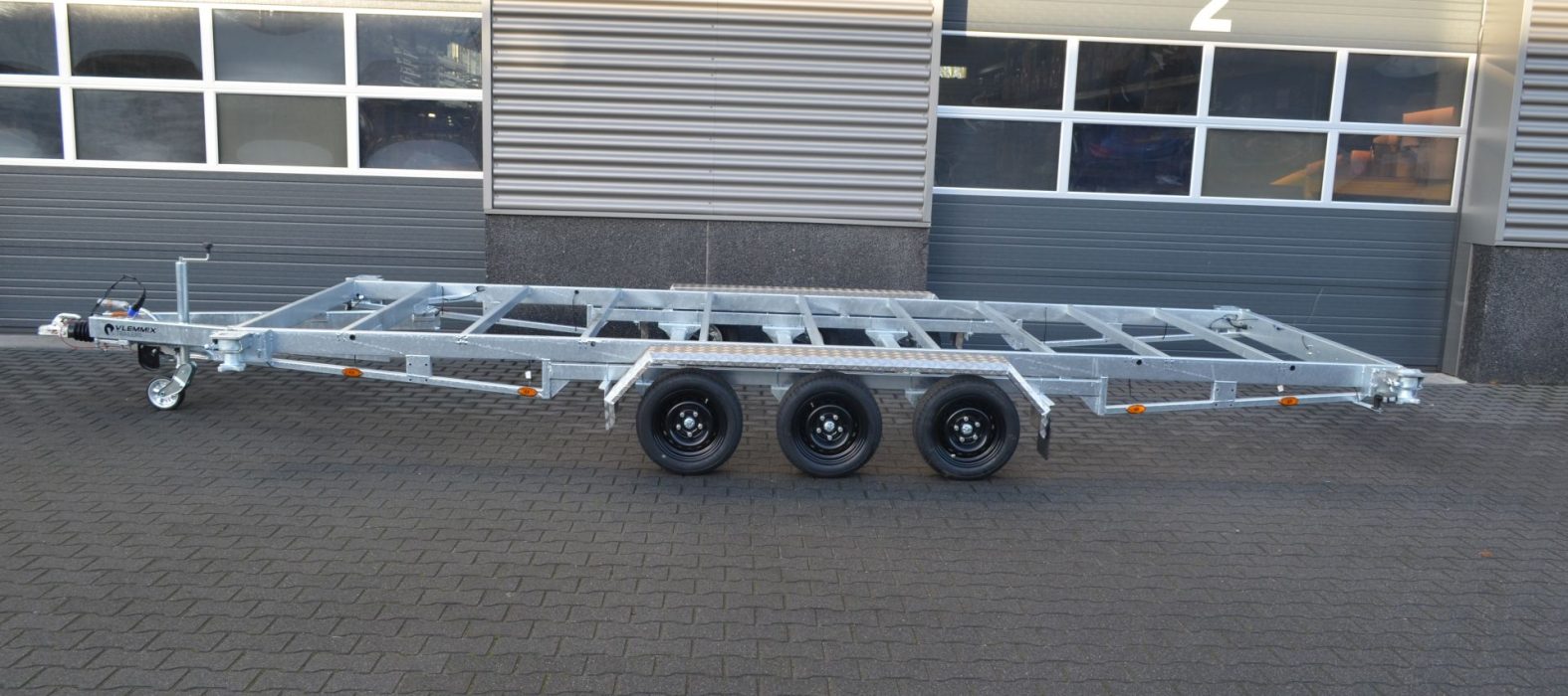 vlemmix-container-trailer-3-assen-20ft-zijkant